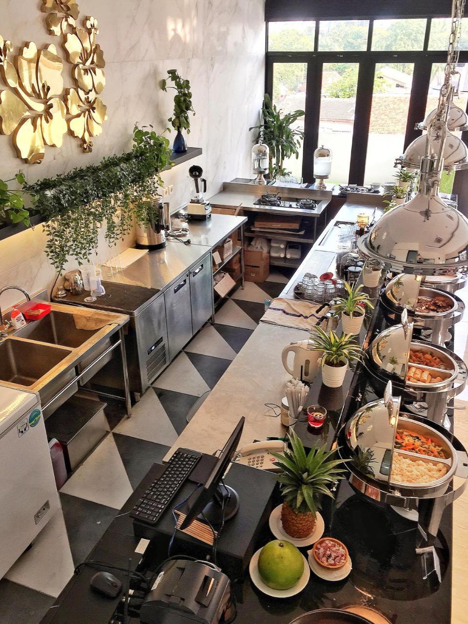 Eightin Hotel Sudirman Dżakarta Zewnętrze zdjęcie